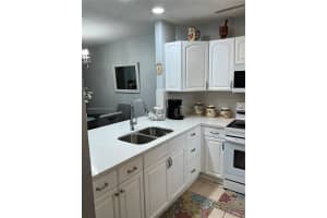 300 Berkley Rd APT 110, Hollywood, FL 33024, Sold 02/29/24