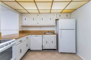 800 Parkview Dr APT 516, Hallandale Beach, FL 33009, Sold 05/13/24
