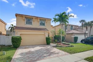 355 NW 158th Ln, Pembroke Pines, FL 33028, Sold 04/15/24