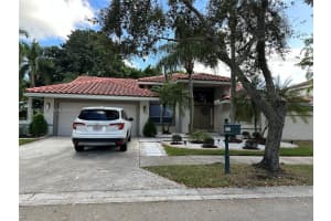 900 Lakewood Ct, Weston, FL 33326, Sold 01/05/24