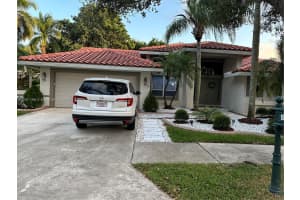 900 Lakewood Ct, Weston, FL 33326, Sold 01/05/24