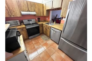 17000 NW 67th Ave APT 317, Hialeah, FL 33015, Sold 12/06/23