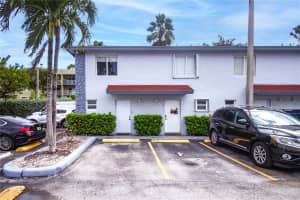 8025 NW 8th St APT 14, Miami, FL 33126, Sold 12/13/23