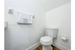 8025 NW 8th St APT 14, Miami, FL 33126, Sold 12/13/23