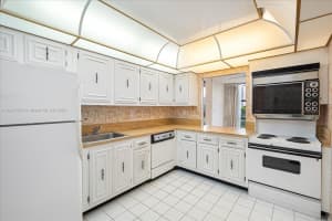 800 Parkview Dr APT 407, Hallandale Beach, FL 33009, Sold 01/11/24