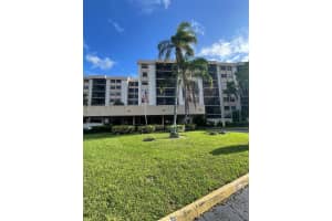 900 NE 195th St APT 103, Miami, FL 33179, Sold 01/29/24