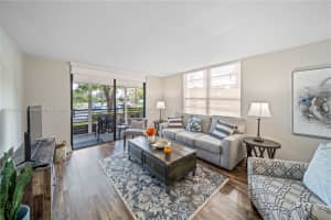 1000 Colony Point Cir APT 123, Pembroke Pines, FL 33026, Sold 03/08/24