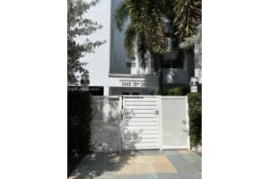 1045 10th St APT 204, Miami Beach, FL 33139, Sold 08/30/24