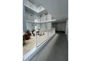 1045 10th St APT 204, Miami Beach, FL 33139, Sold 08/30/24