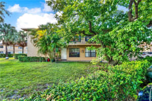 2610 W 67th Pl Apt 22-14, Hialeah, FL 33016, Sold 06/07/24