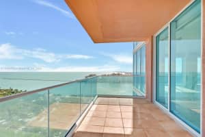 300 South Pointe Dr APT 2001, Miami Beach, FL 33139, Sold 04/25/24