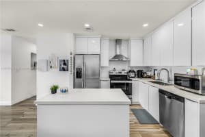 6878 NW 173rd Dr APT 906, Hialeah, FL 33015, Sold 05/03/24