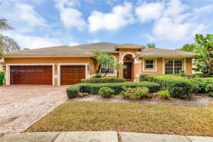 5041 Lakewood Dr, Cooper City, FL 33330, Sold 04/12/24