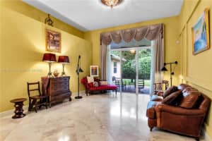 5041 Lakewood Dr, Cooper City, FL 33330, Sold 04/12/24