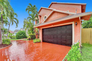 18649 NW 78th Ct, Hialeah, FL 33015, Sold 01/29/24