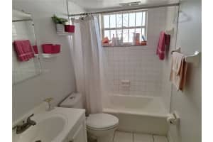 1750 W 46th St APT 514, Hialeah, FL 33012, Sold 12/29/23