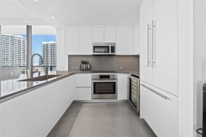 68 SE 6th St Apt 1512, Miami, FL 33131, Sold 03/13/24