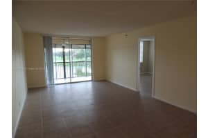 3001 W Rolling Hills Cir APT 302, Davie, FL 33328, Sold 01/04/24