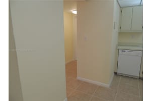 3001 W Rolling Hills Cir APT 302, Davie, FL 33328, Sold 01/04/24