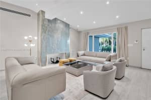 1030 N Venetian Dr Miami, FL 33139 - MLS#A11487706