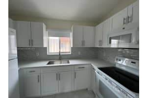 2208 W 74th St Apt 202-21, Hialeah, FL 33016, Sold 01/04/24