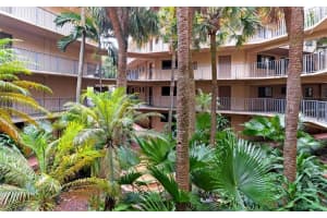 8625 NW 8th St APT 220, Miami, FL 33126, Sold 01/12/24