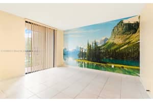 8625 NW 8th St APT 220, Miami, FL 33126, Sold 01/12/24