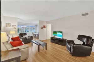 9741 Sunrise Lakes Blvd APT 205, Sunrise, FL 33322, Sold 11/18/24