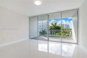 2950 NE 188th St APT 140, Aventura, FL 33180, Sold 02/27/24