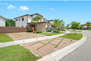 15561 NW 88th Ave, Miami Lakes, FL 33018, Sold 01/29/24