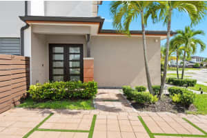 15561 NW 88th Ave, Miami Lakes, FL 33018, Sold 01/29/24
