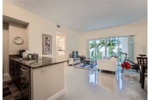 19900 E Country Club Dr APT 414, Aventura, FL 33180, Sold 04/19/24