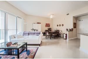 19900 E Country Club Dr APT 414, Aventura, FL 33180, Sold 04/19/24