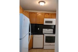 2008 Jackson St C8, Hollywood