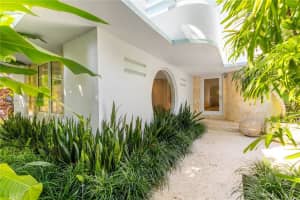 6000 Pine Tree Dr, Miami Beach, FL 33140, Sold 01/27/25