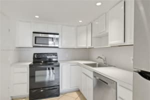 800 West Ave APT 401, Miami Beach, FL 33139, Sold 04/01/24