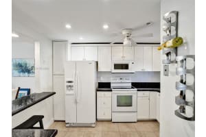 9410 N Hollybrook Lake Dr APT 104, Pembroke Pines, FL 33025, Sold 03/18/24