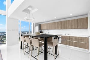 1040 Biscayne Blvd APT 4207, Miami, FL 33132, Sold 12/28/23