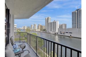600 Parkview Dr APT 721, Hallandale Beach, FL 33009, Sold 03/15/24