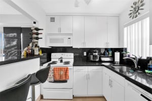 7620 Carlyle Ave APT 401, Miami Beach, FL 33141, Sold 04/04/25