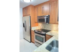 7900 Camino Cir APT 209, Miami, FL 33143, Sold 02/29/24