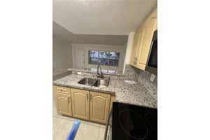 8660 NW 6th Ln # 5-103, Miami, FL 33126, Sold 01/03/24