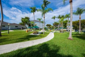 8580 SW 212th St APT 306, Cutler Bay, FL 33189, Sold 01/30/24