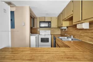 10700 NW 7th St #5a, Miami, FL 33172, Sold 02/27/24