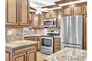 9411 N Hollybrook Lake Dr APT 209, Pembroke Pines, FL 33025, Sold 03/19/24