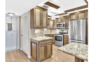 9411 N Hollybrook Lake Dr APT 209, Pembroke Pines, FL 33025, Sold 03/19/24