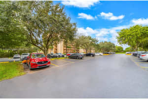 3001 W Rolling Hills Cir APT 406, Davie, FL 33328, Sold 02/06/24