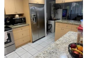 9177 Fontainebleau Blvd APT 2, Miami, FL 33172, Sold 11/08/24