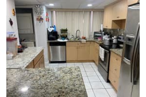 9177 Fontainebleau Blvd APT 2, Miami, FL 33172, Sold 11/08/24
