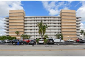 410 Golden Isles Dr 202, Hallandale Beach